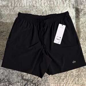 NWT ALO Yoga Men's 7” Circuit Shorts Size M